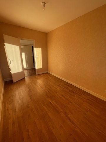 Location Appartement 3 pièces 71m² VAULX EN VELIN 69120 - Photo 2