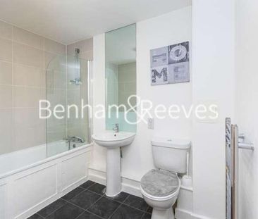 Bellevue Court, Hounslow, TW3 - Photo 2