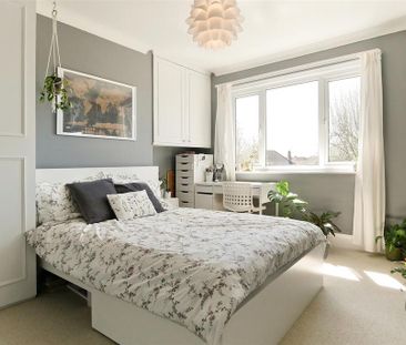 4 bedroom semi-detached house to rent - Photo 5