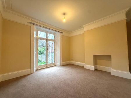 2 bedroom ground floor flat to rent - Photo 3