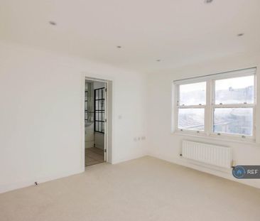 3 bedroom flat to rent - Photo 4
