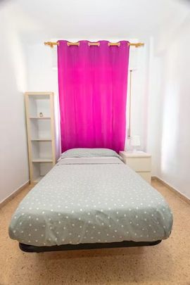 Plaça del Cedre, Valencia, Valencian Community 46022 - Photo 1