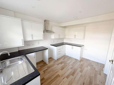 Southend Road, Hockley, SS5 - Photo 2