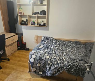 7 Bed - 27 Ashville Road, Hyde Park, Leeds - LS6 1NA - Student - Photo 2