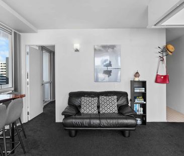2 bedroom apartment in the City! - Photo 2