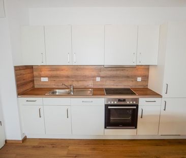 Helle 2-Zimmer- Wohnung mit großem Westbalkon, moderner Einbauküche, XXL-Dusche, Aufzug & Tiefgarage - Foto 1