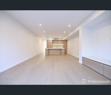 11 Huntingfield Place, Ivanhoe, Vic 3079 - Photo 1