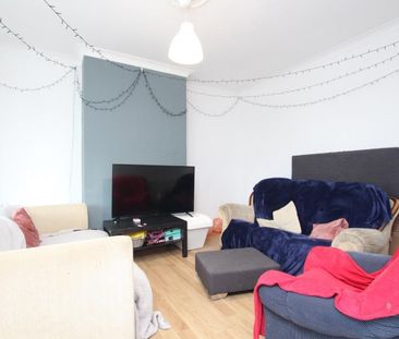 6 bedroom semi-detached house to rent - Photo 2