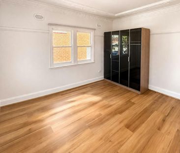 Spacious & Newly Renovated Family Home in Prime Keiraville Location - Photo 2