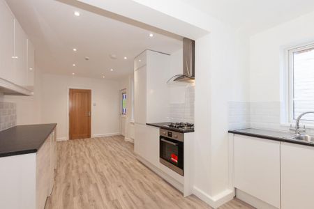 1 bedroom in a house share to rent - Photo 4