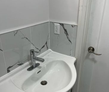 For Lease - 2704 Danforth Avenue, Toronto, Ontario - Photo 5