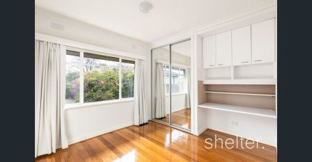 Spacious Family Home or ideal for Professionals Working From Home - Photo 2