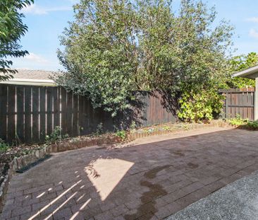 Beautifully Renovated 2-Bedroom Home in Mangere Bridge! - Photo 6