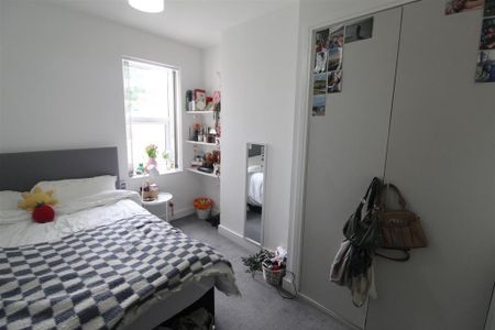 4 bedroom flat to rent - Photo 4