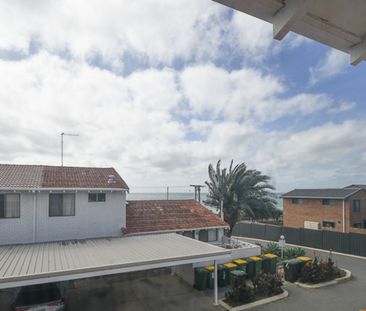 Renovated 2 Bedroom Unit with Ocean Views! - Photo 4