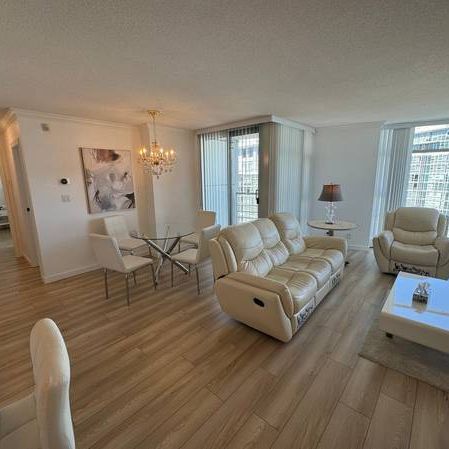 Yaletown 33 Floor 2 bed+ den Unit with Panoramic View - Photo 4