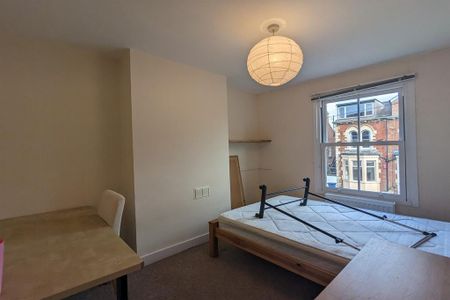 5 bedroom terraced house to rent - Photo 3