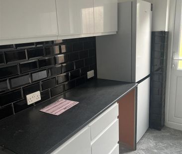3 bedroom terraced house to rent - Photo 6
