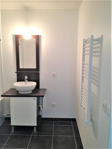 Location Appartement 3 pièces 54m² LORMONT 33310 - Photo 3