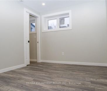 Detached Home For Lease | X8141704 - Photo 5