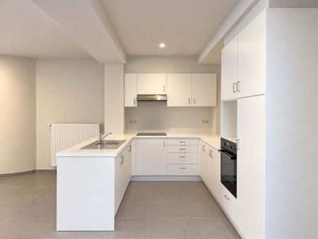 Gelijkvloers appartement met 2 slaapkamers en koer. - Foto 3