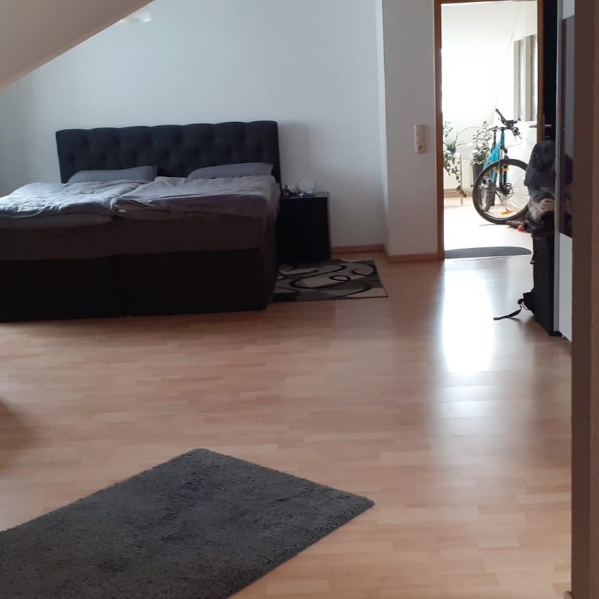 3-Zimmer Dachgeschoss-Wohnung mit herrlichem Balkon - Photo 1