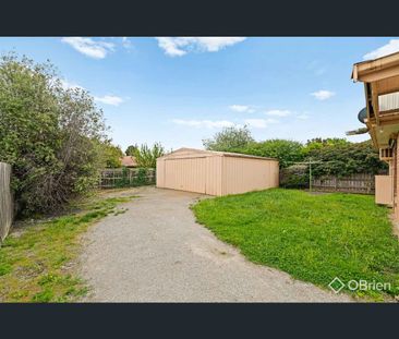 3 Lexcen Close, Berwick, Vic 3806 - Photo 2