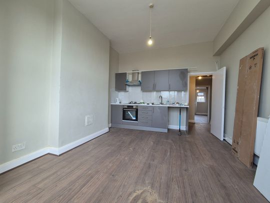 2 Bed Flat, Scrubs Lane, NW10 - Photo 1