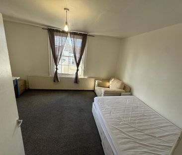 Studio Flat, Little Preston Street, BN1 - Photo 1