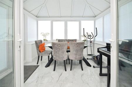 4 bedroom link detached house to rent - Photo 5