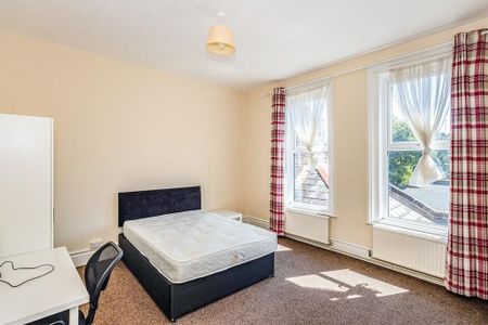 4 bedroom apartment to rent - Photo 5