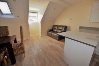 2 bedroom Flat in Woodsley Road, Leeds - Photo 5