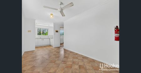 Modern Comfort and Convenience in Downtown Kallangur - Photo 2