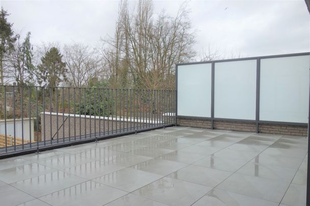 Hedendaags appartement met terras, carport en fietsenberging - Photo 1