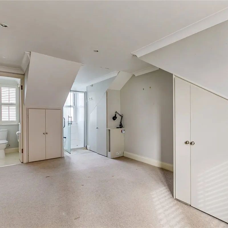 3 bedroom house in Putney High Street - Photo 1