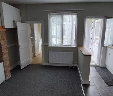 2 bedroom end of terrace house to rent - Photo 4