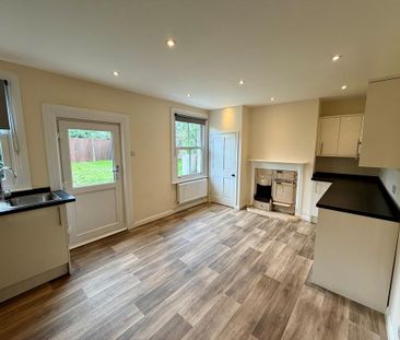 2 bedroom end of terrace house to rent - Photo 6
