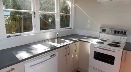 Family Home with Beautiful Views - Photo 4