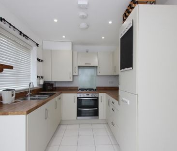 3 bedroom semi-detached house to rent - Photo 4