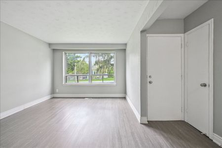 For Lease - 203 Nelson Street Unit# 1, Oakville, Ontario - Photo 3