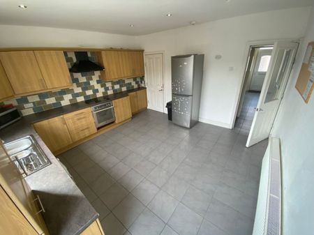 3 bed Terraced - To Let - Photo 5