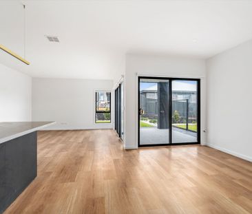 Near New 4 Bedroom Townhouse - Photo 6