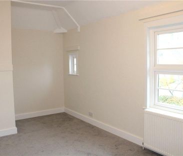 2 bedroom end of terrace house to rent - Photo 5