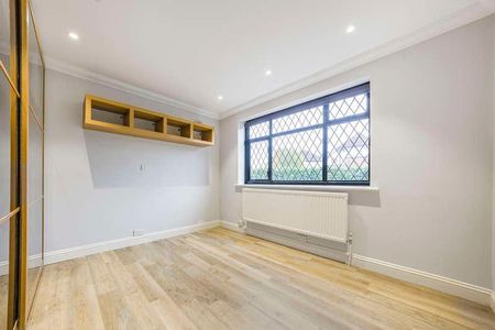 Collins Drive, Ruislip, HA4 - Photo 3