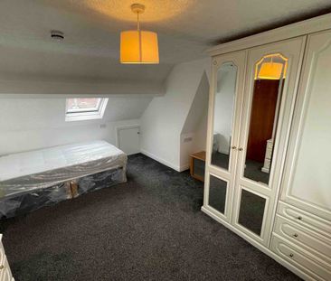 St Annes Road 5 Bedroom House - Photo 3