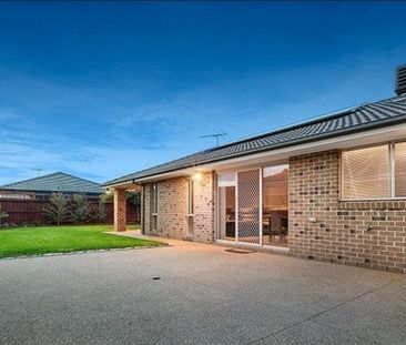 Spacious Modern Family Home in Pakenham - Photo 3