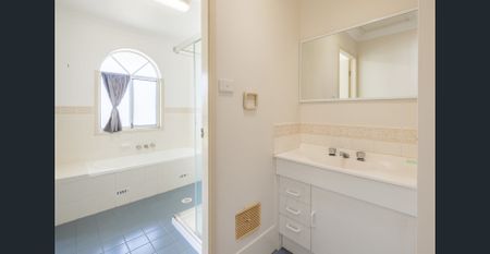 COASTAL TOWNHOUSE MOMENTS FROM BIRUBI BEACH - Photo 2