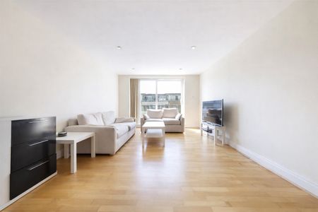 2 Bed Flat, Smugglers Way, SW18 - Photo 2