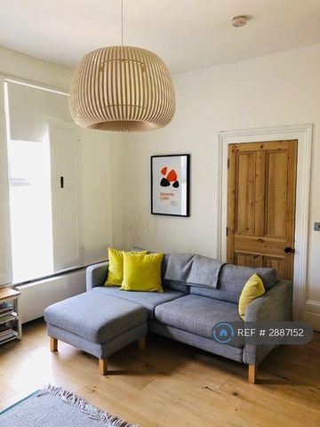 6 bedroom terraced house to rent - Photo 3