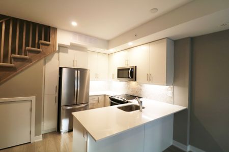 For Lease - 3488 WIDDICOMBE Way Unit# 4, Mississauga, Ontario - Photo 4